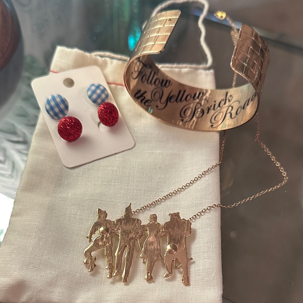 Gold-tone Wizard of Oz Inspired Pendant Necklace - Gold
